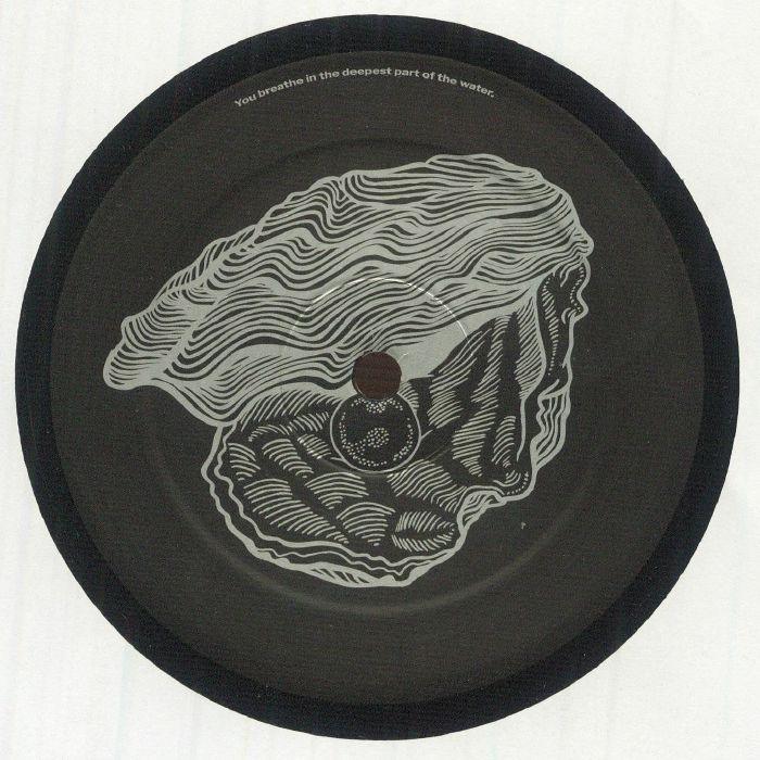 Black disc with white graphic of an oyster on a white background